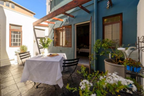 Room in Guest room - Leeuwenzee Guesthouse - Court Yard with self catering